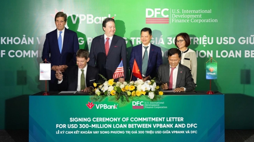 US financer DFC lends VPBank to assist SMEs in capital access